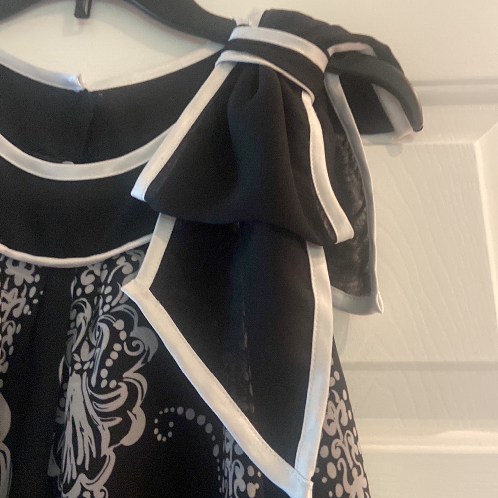 Woman’s blouse - Picture 3 of 8